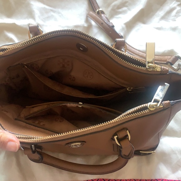 Tory Burch Robinson Multi Tote Top Handle Saffiano Leather Bag - Picture 4 of 8